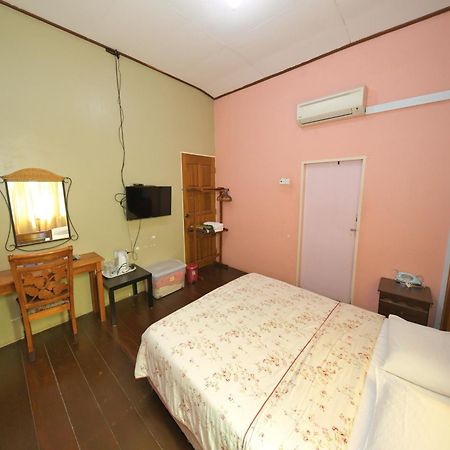 Oyo 90968 Teratak Samuderakita, Chalet & Guesthouse Kampong Gong Badak Kültér fotó