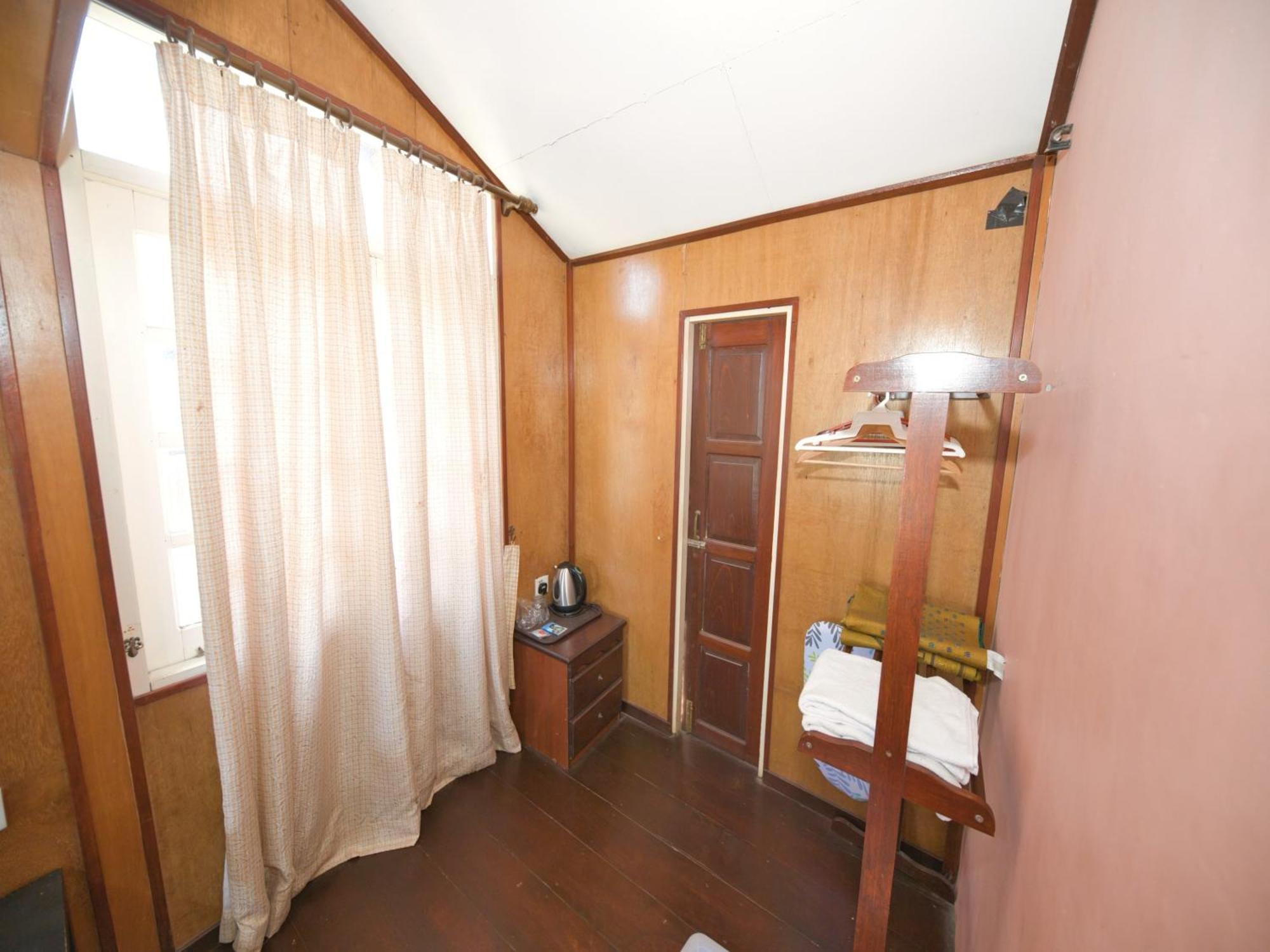 Oyo 90968 Teratak Samuderakita, Chalet & Guesthouse Kampong Gong Badak Kültér fotó