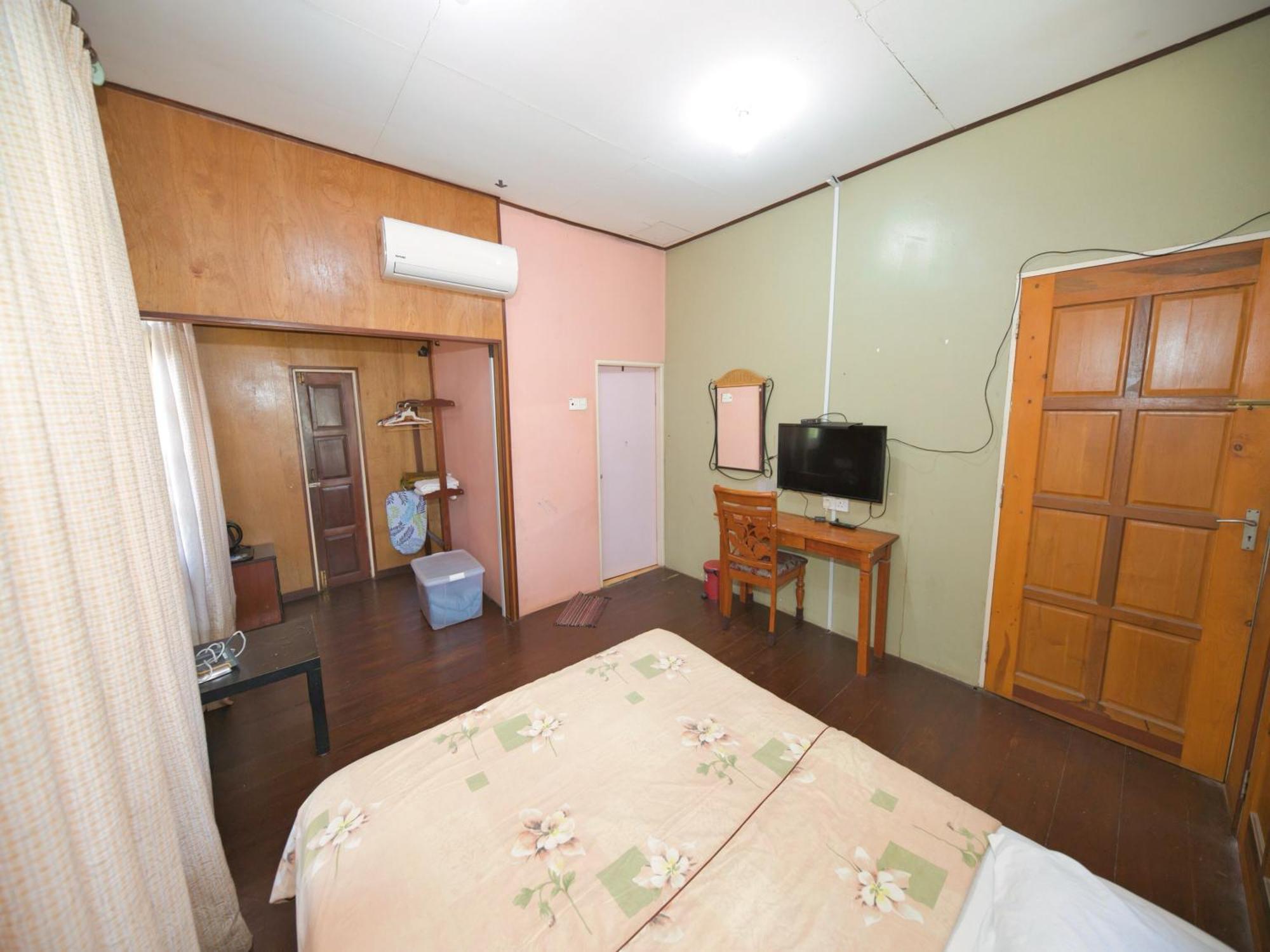 Oyo 90968 Teratak Samuderakita, Chalet & Guesthouse Kampong Gong Badak Kültér fotó
